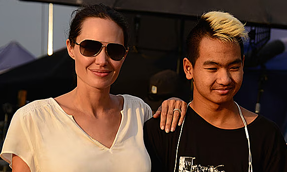 Maddox nộp đơn xin bỏ họ Brad Pitt, chính thức đổi sang họ mẹ Angelina Jolie - hình ảnh - vipnohu90.com Maddox nộp đơn xin bỏ họ Brad Pitt, chính thức đổi sang họ mẹ Angelina Jolie - hình ảnh - vipnohu90.com