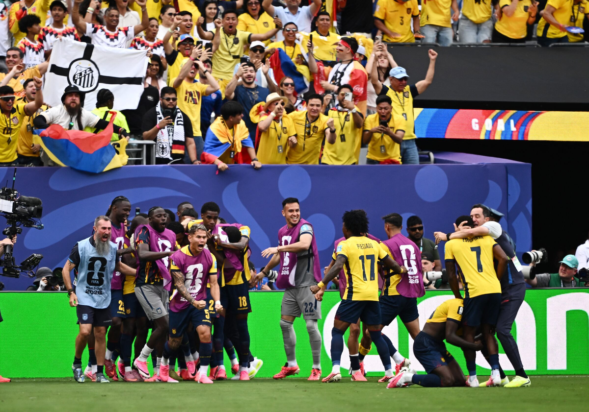 Ecuador quật ngã Đức, lách khe cửa hẹp vào vòng knock-out - hình ảnh - vipnohu90.com Ecuador quật ngã Đức, lách khe cửa hẹp vào vòng knock-out - hình ảnh - vipnohu90.com