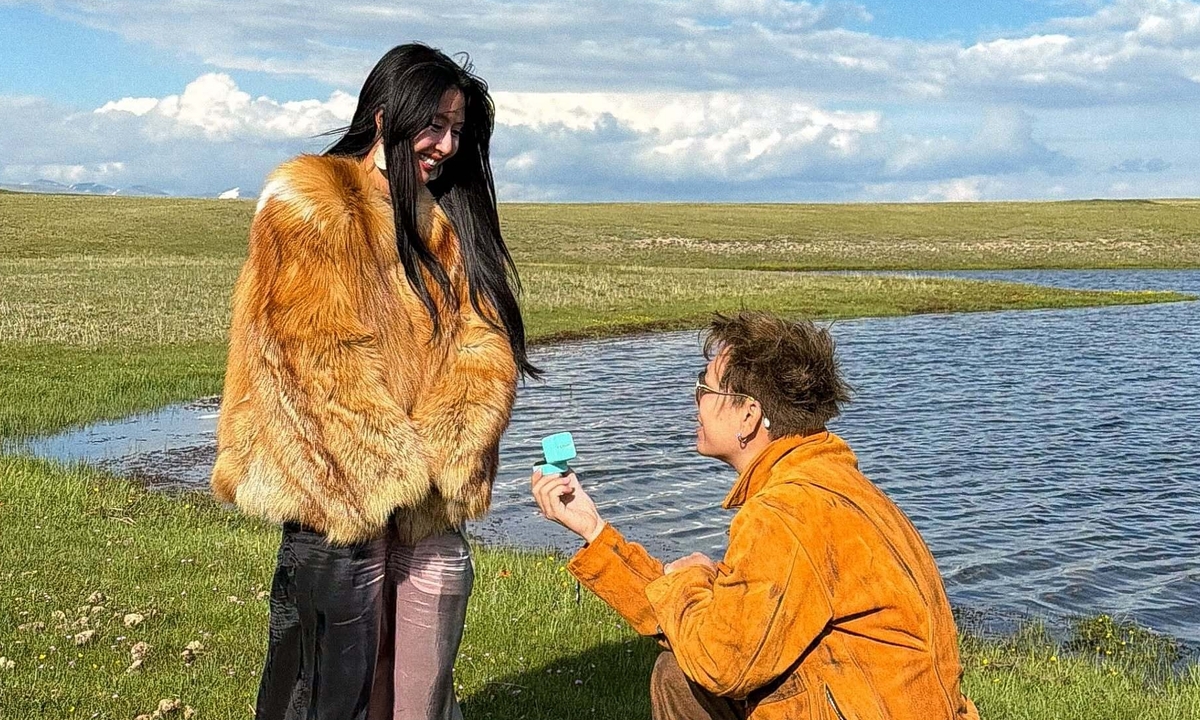 NOHU90 chính thức: Quỳnh Anh Shyn nhận lời cầu hôn tại Kyrgyzstan – Câu chuyện tình lay động giới trẻ - hình ảnh - vipnohu90.com NOHU90 chính thức: Quỳnh Anh Shyn nhận lời cầu hôn tại Kyrgyzstan – Câu chuyện tình lay động giới trẻ - hình ảnh - vipnohu90.com