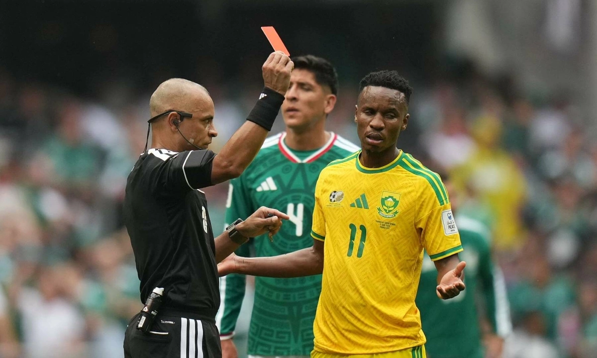Trọng tài ‘gây bão’ World Cup 2026: Khoảnh khắc hiểu lầm khiến Nam Phi trắng tay - hình ảnh - vipnohu90.com Trọng tài ‘gây bão’ World Cup 2026: Khoảnh khắc hiểu lầm khiến Nam Phi trắng tay - hình ảnh - vipnohu90.com