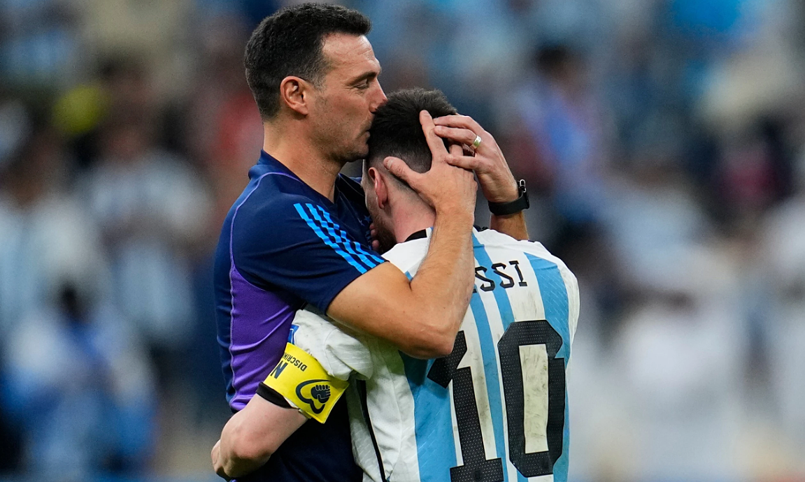 HLV Scaloni: ‘Trước khi ra quyết định, tôi luôn tham khảo Messi’ - hình ảnh - vipnohu90.com HLV Scaloni: ‘Trước khi ra quyết định, tôi luôn tham khảo Messi’ - hình ảnh - vipnohu90.com
