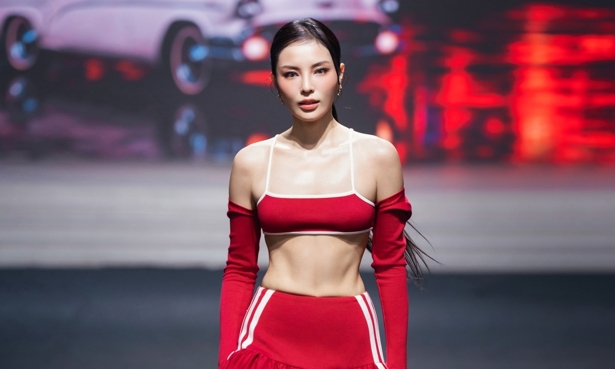 Đỗ Mạnh Cường khuấy động làng mốt với phong cách thể thao tại show DMC - hình ảnh - vipnohu90.com Đỗ Mạnh Cường khuấy động làng mốt với phong cách thể thao tại show DMC - hình ảnh - vipnohu90.com