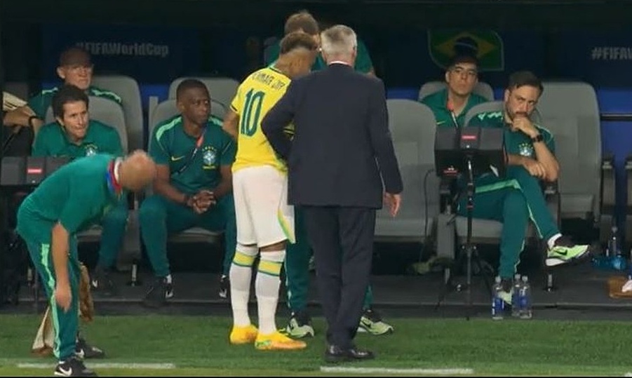 Con trai HLV Ancelotti gặp vạ vì liếc nhìn Neymar: CĐV Brazil nổi giận - hình ảnh - vipnohu90.com Con trai HLV Ancelotti gặp vạ vì liếc nhìn Neymar: CĐV Brazil nổi giận - hình ảnh - vipnohu90.com