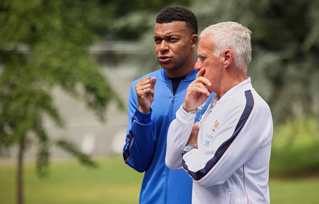 Deschamps: ‘Nhiều HLV cũng ngốc như tôi khi xếp Mbappe đá trung phong’ - hình ảnh - vipnohu90.com Deschamps: ‘Nhiều HLV cũng ngốc như tôi khi xếp Mbappe đá trung phong’ - hình ảnh - vipnohu90.com