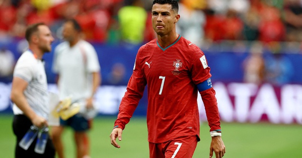 Bị gọi là ‘lời nguyền’ của đội tuyển Bồ Đào Nha, Ronaldo nói gì? - hình ảnh - vipnohu90.com Bị gọi là ‘lời nguyền’ của đội tuyển Bồ Đào Nha, Ronaldo nói gì? - hình ảnh - vipnohu90.com