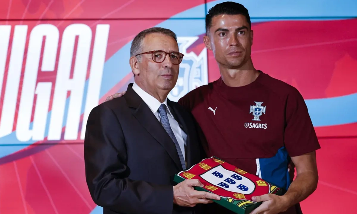 NOHU90 Việt Nam: Ronaldo nhận quốc kỳ từ Tổng thống, quyết tâm chinh phục World Cup 2026 - hình ảnh - vipnohu90.com