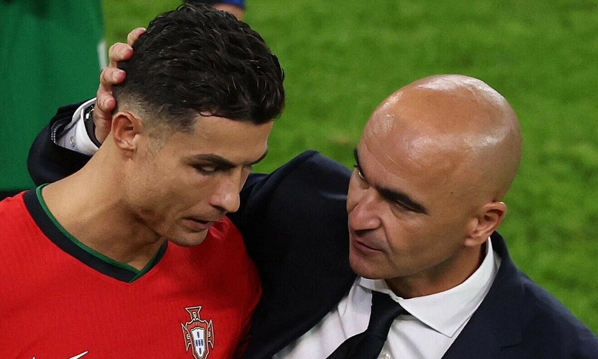 Shearer: ‘HLV Bồ Đào Nha không dám thay Ronaldo’ - hình ảnh - vipnohu90.com Shearer: ‘HLV Bồ Đào Nha không dám thay Ronaldo’ - hình ảnh - vipnohu90.com