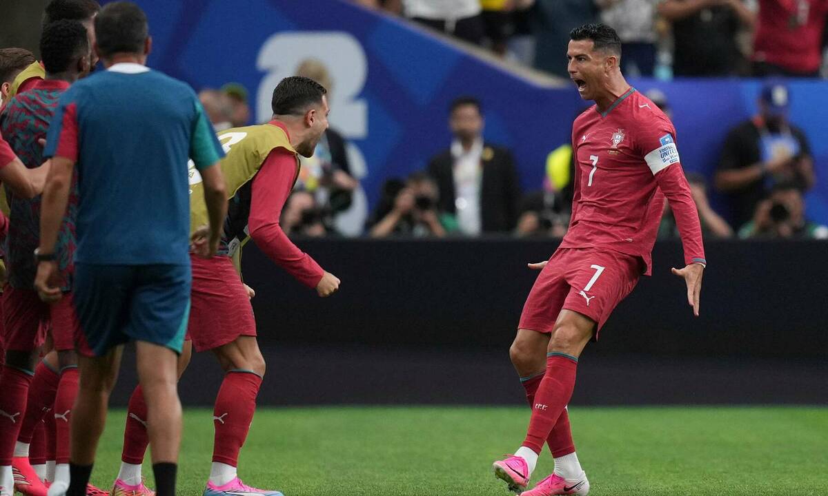 Ibrahimovic Chê Ronaldo: ‘Cứ Như Vừa Từ Hành Tinh Khác Trở Về’ - hình ảnh - vipnohu90.com Ibrahimovic Chê Ronaldo: ‘Cứ Như Vừa Từ Hành Tinh Khác Trở Về’ - hình ảnh - vipnohu90.com