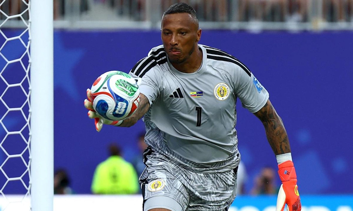 Thủ môn Curacao muốn được tạc tượng sau khi tỏa sáng ở World Cup: góc nhìn mới cho người chơi Việt - hình ảnh - vipnohu90.com Thủ môn Curacao muốn được tạc tượng sau khi tỏa sáng ở World Cup: góc nhìn mới cho người chơi Việt - hình ảnh - vipnohu90.com