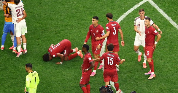 HLV Tây Ban Nha ôm Ronaldo trước trận: Dấu ấn cảm xúc và cơ hội cho người hâm mộ NOHU90 - hình ảnh - vipnohu90.com HLV Tây Ban Nha ôm Ronaldo trước trận: Dấu ấn cảm xúc và cơ hội cho người hâm mộ NOHU90 - hình ảnh - vipnohu90.com