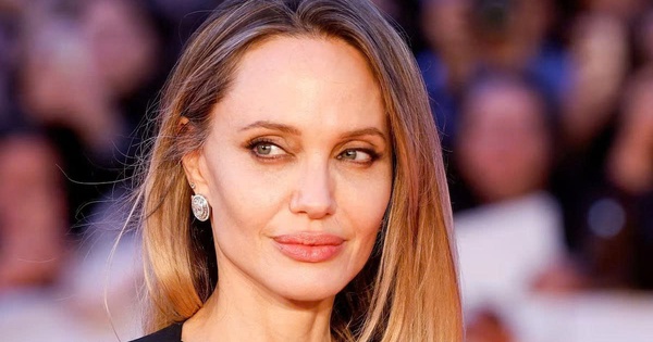 Angelina Jolie kiên quyết bảo vệ quyền riêng tư tài chính giữa tranh chấp với Brad Pitt - hình ảnh - vipnohu90.com Angelina Jolie kiên quyết bảo vệ quyền riêng tư tài chính giữa tranh chấp với Brad Pitt - hình ảnh - vipnohu90.com