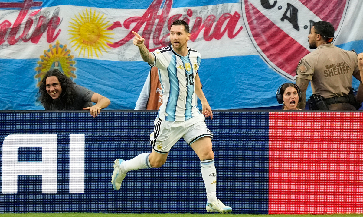 NOHU90 cược bóng đá: Messi lập siêu phẩm, Argentina thắng nghẹt thở Cape Verde - hình ảnh - vipnohu90.com NOHU90 cược bóng đá: Messi lập siêu phẩm, Argentina thắng nghẹt thở Cape Verde - hình ảnh - vipnohu90.com